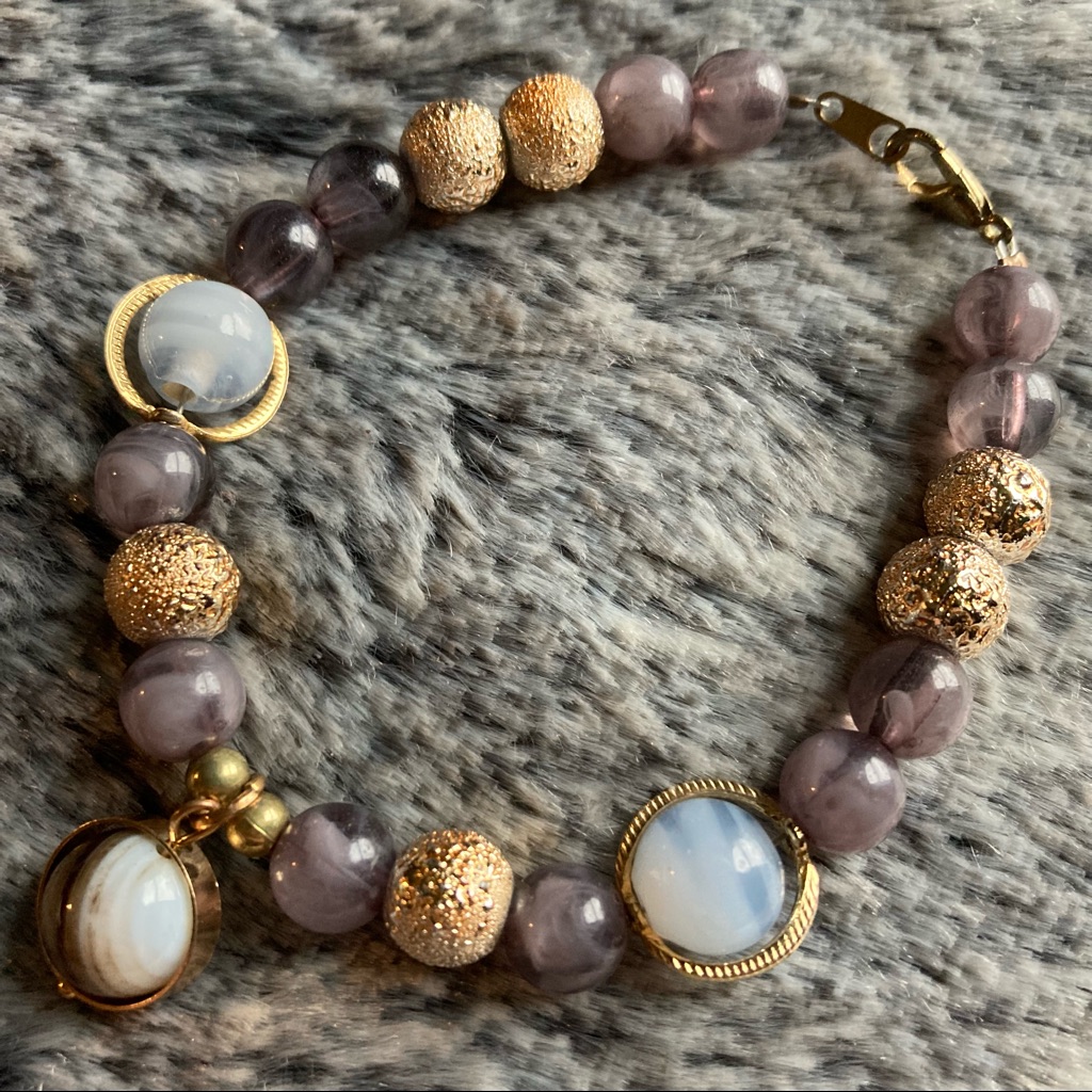 Gray Banded Agate Bracelet W Gold Accents 7$